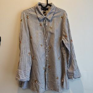 Beautiful boho chick shirt, size 0 but wear loose fitting.